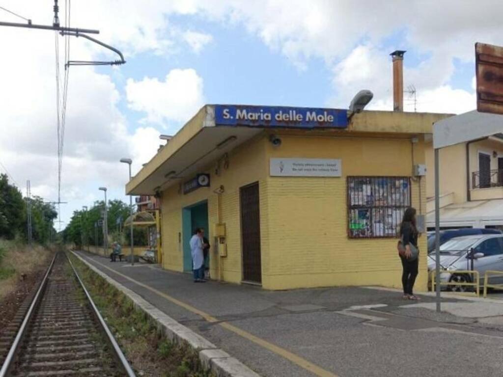 A Casa Di Marco Guesthouse - Apt Di Ciampino E Stazione Per Roma Marino Eksteriør billede